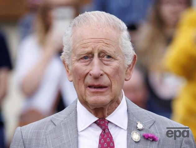 Королева Камілла поїхала на відпочинок без хворого Чарльза ІІІ. Королівська родина обурена ситуацією