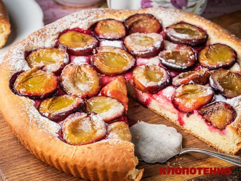 Добавьте это к муке – и получится невероятно сочный и пышный сливовый пирог. Рецепт и лайфхаки