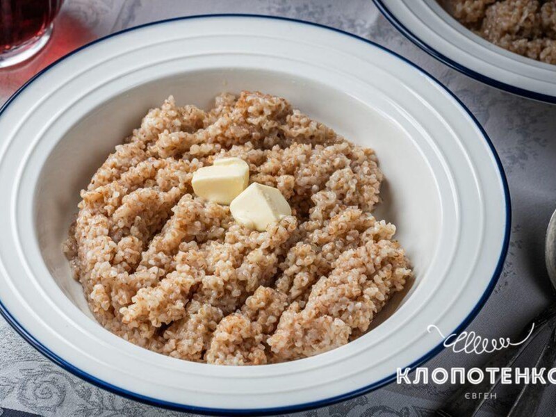 Залийте крупу водою в цих пропорціях – і пшенична каша вийде дуже ніжною й смачною. Лайфхак