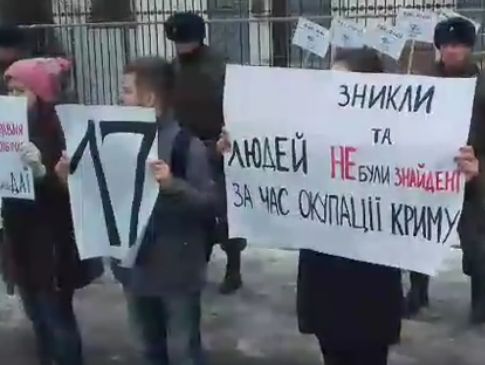 Під посольством Росії у Києві пройшла акція на підтримку зниклих у Криму активістів