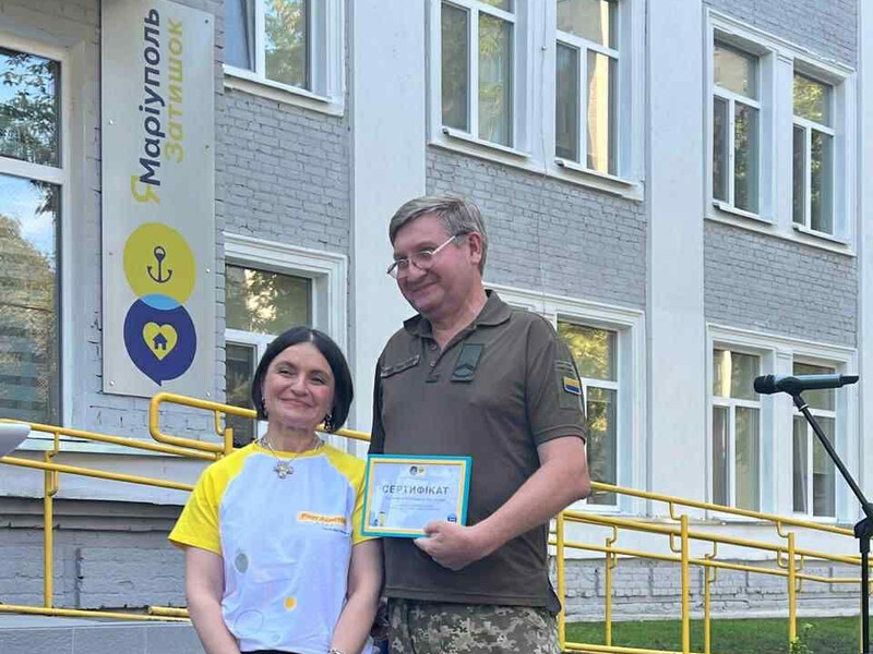 Маріупольці отримали ключі від соціального житла у Дніпрі, яке облаштував Фонд Ріната Ахметова