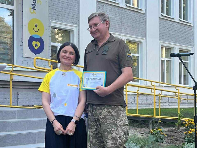 Маріупольці отримали ключі від соціального житла у Дніпрі, яке облаштував Фонд Ріната Ахметова