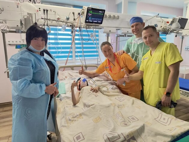 18 годин під наркозом. У Львові хірурги вирівняли хребет підлітку, який був вигнутий півмісяцем