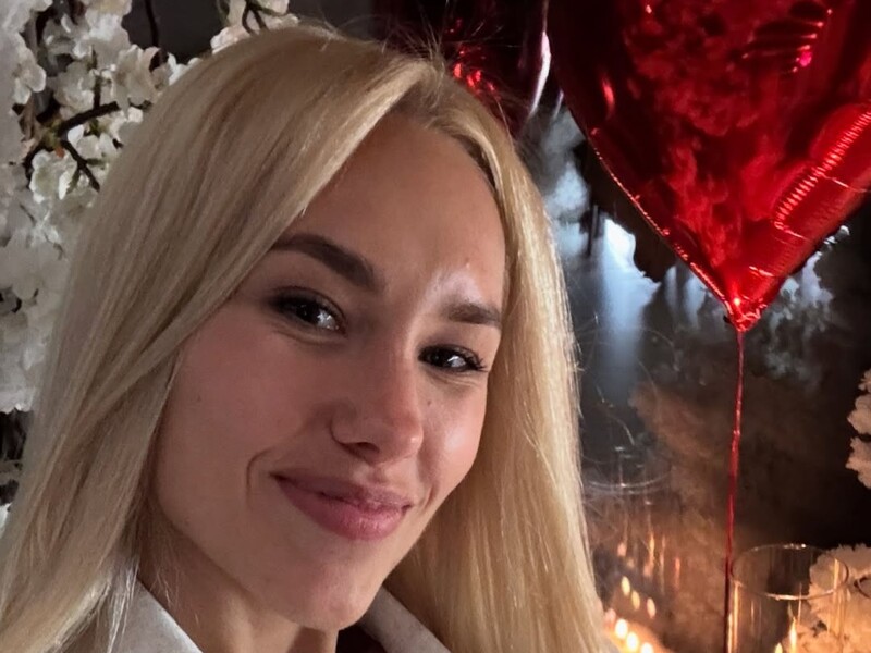 Квиткова снялась в откровенном платье без белья. Как отреагировал ее новый бойфренд на горячие фото