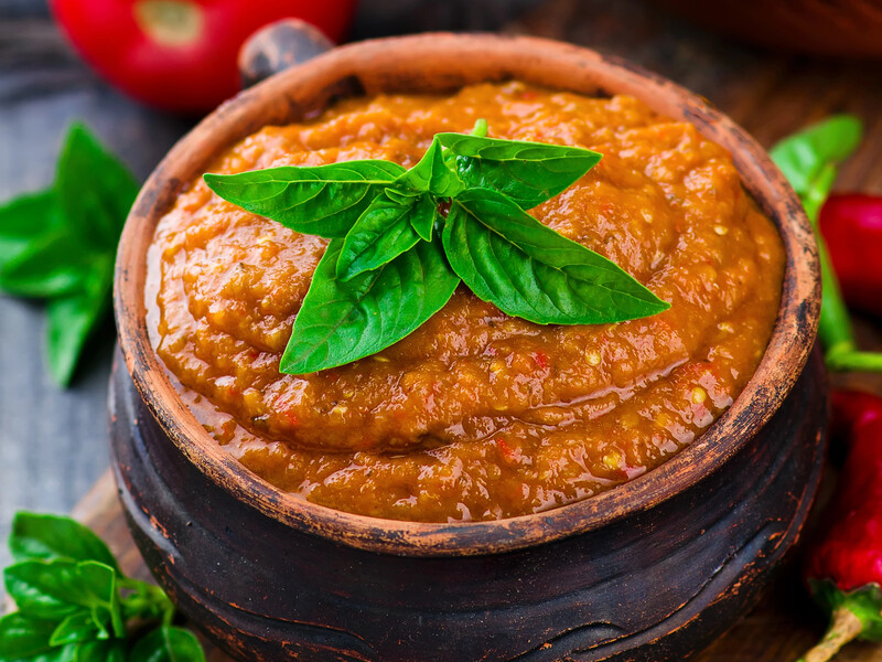 Пів години – і дуже смачна баклажанна ікра готова. Швидкий рецепт від Клопотенка