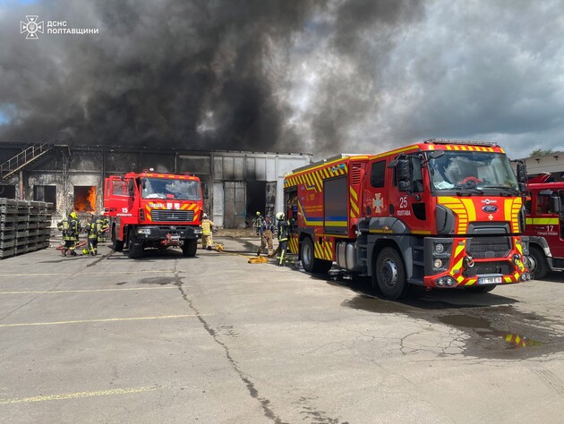 Російські дрони в Полтавській області атакували енергетичний об'єкт, він горів