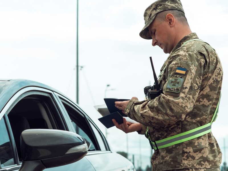 Стало известно, когда украинцам в возрасте 18–22 лет можно будет пересекать границу