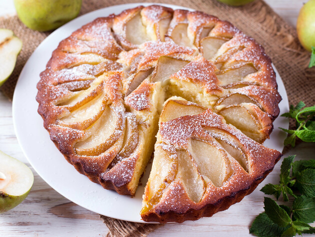 Просто залейте этим яблоки – и шарлотка по упрощенному варианту поразит вкусом. Быстрый рецепт