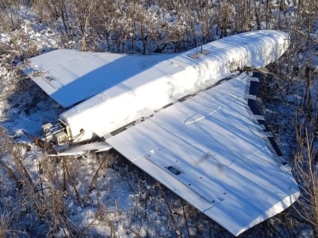 Київ – під атакою РФ, у двір дев'ятиповерхівки впав дрон