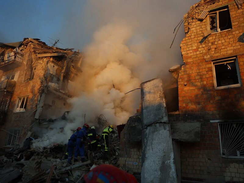 РФ завдала удару по Києву. Є загиблі, серед них – діти