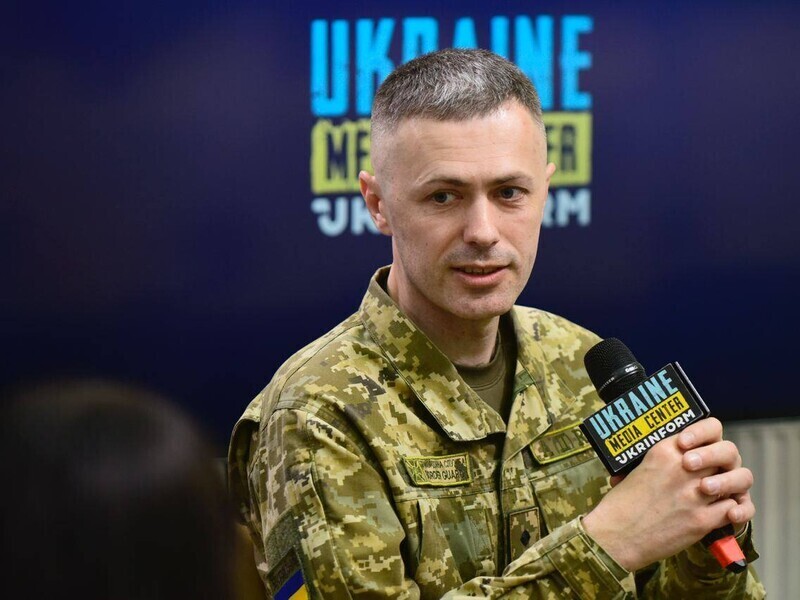 В Україні чоловіків до 22 років почали випускати за кордон