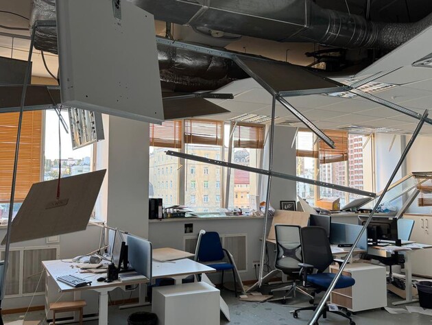 Удар РФ по Киеву повредил здание представительства ЕС. Фото