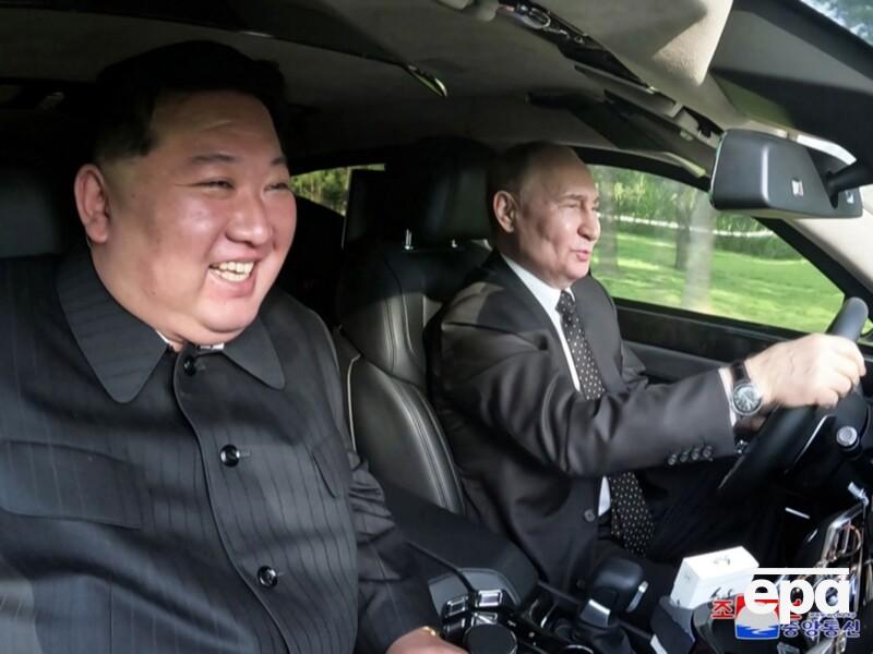 "Демонстрация коллективного неповиновения". Путин и Ким Чен Ын посетят военный парад в Китае 