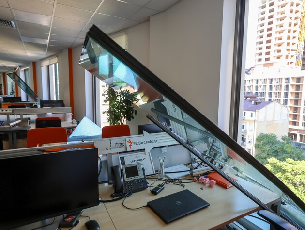 В Киеве в результате удара РФ повреждены офисы 