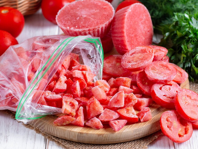 Скористайтеся цією порадою – і взимку помідори будуть як свіжі. Як заморозити томати