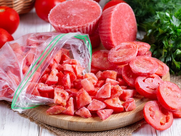 Скористайтеся цією порадою – і взимку помідори будуть як свіжі. Як заморозити томати