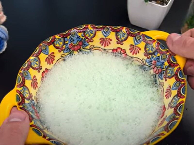 Смешайте это с солью – и унитаз удивит чистотой и свежестью. Рецепт эффективного раствора