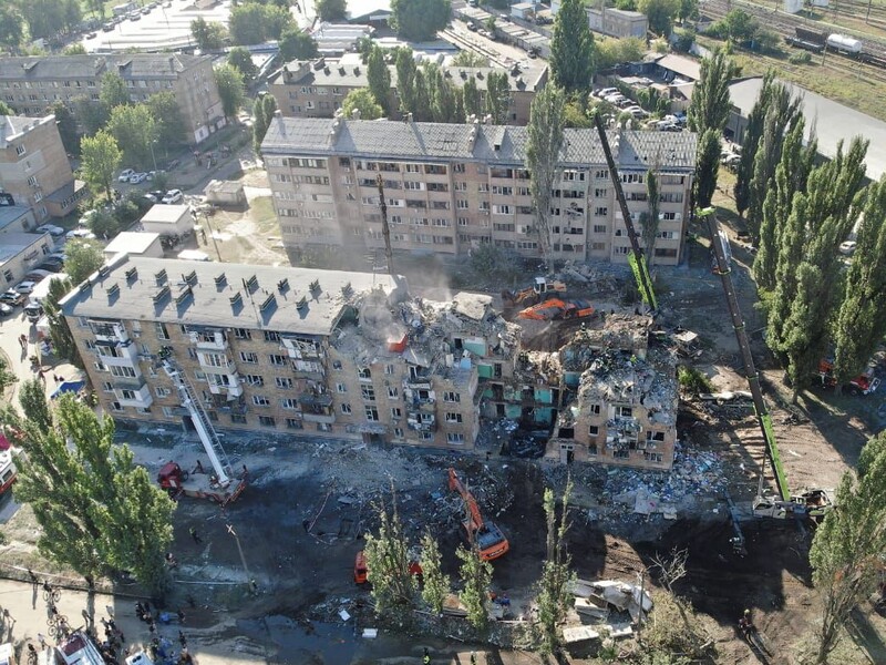 В Киеве из-за удара РФ уже больше 20 погибших, под завалами еще ищут людей