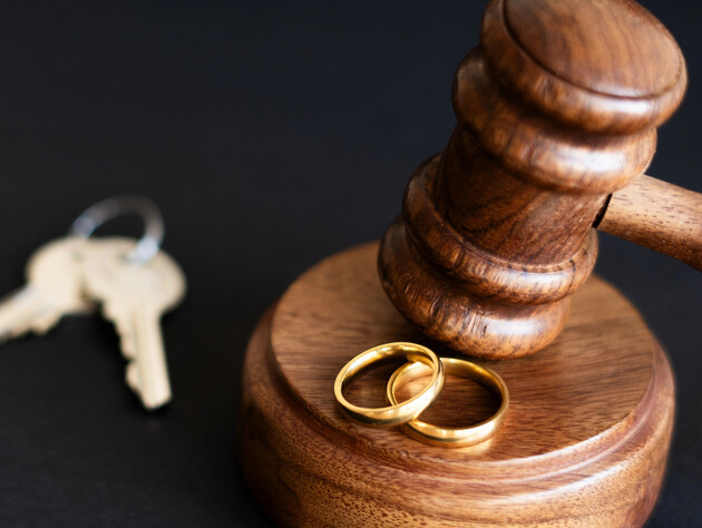 В Україні більше шлюбів розривають у судах, ніж у РАЦС. Які регіони лідирують?