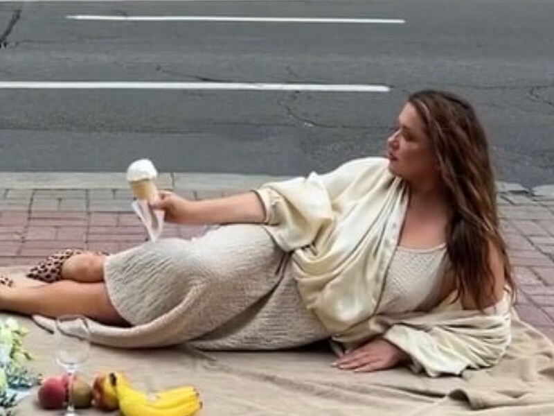 Зірки теж падають. Ці п'ять знаменитостей не встояли на ногах, але не стали робити із цього трагедію