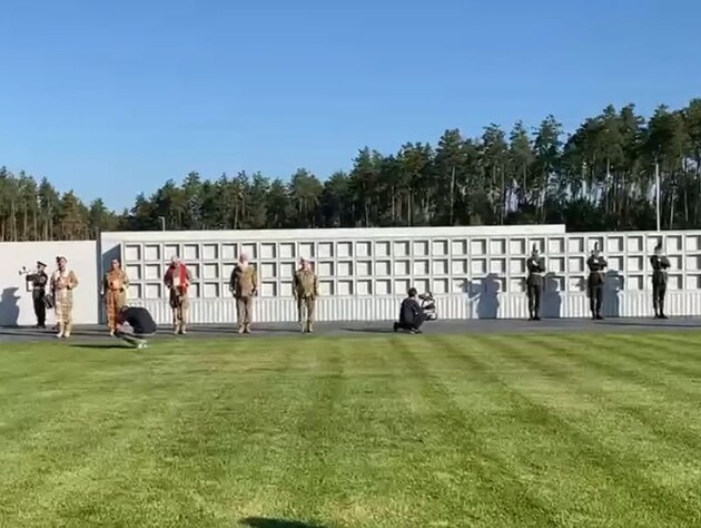 На Національному військовому меморіальному кладовищі відбулися перші почесні поховання невідомих захисників