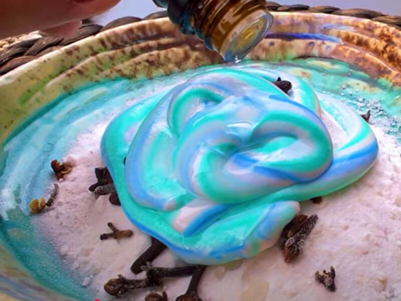 Оставьте это в холодильнике – и через пару часов от неприятного запаха не остается и следа. Лайфхак