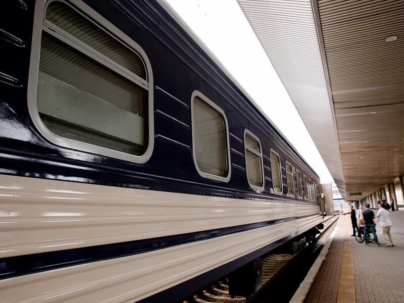 Из-за обстрела РФ в Украине задерживаваются поезда, в том числе международные. Список рейсов