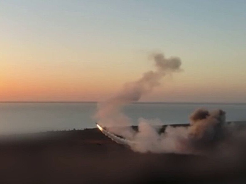 "Із натяком на Крим". У мережі поширюють відео запуску ракет. Стверджують, що це "Фламінго". Відео