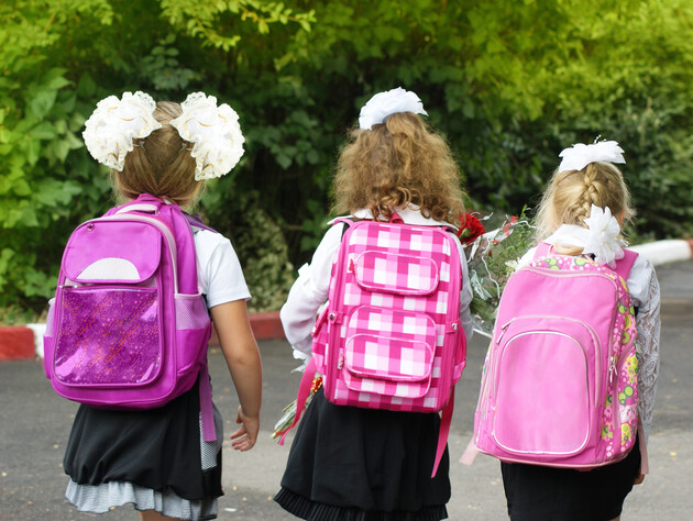 Омбудсмен закликав батьків не викладати фото дітей в інтернеті. У чому причина