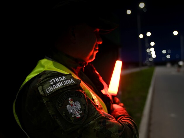 Польща депортувала українця за погрози підпалів. Відео