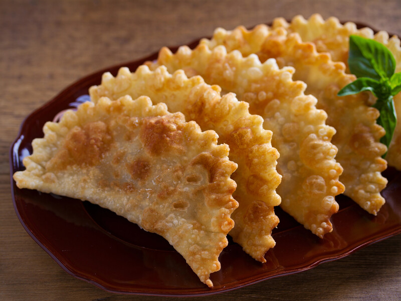 Зробіть так – і з цього заварного тіста можна буде ліпити вареники, чебуреки і пельмені