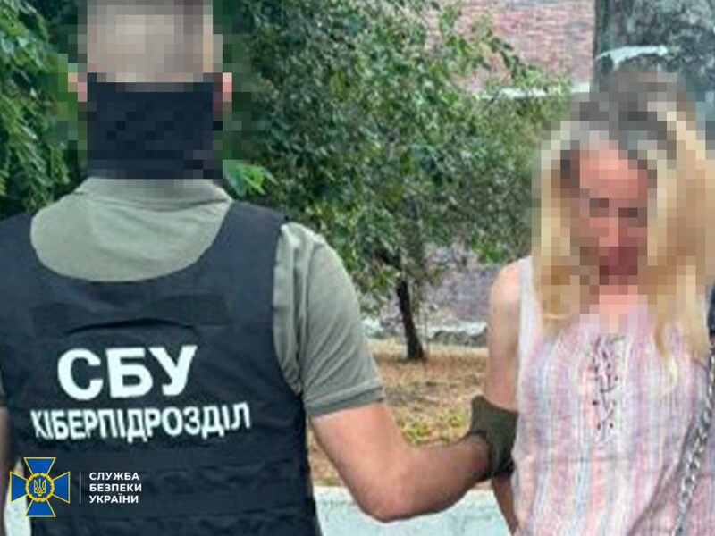 СБУ повідомила про затримання підозрюваних у підготовці ударів РФ по Києву й Одесі. Серед них ексвійськова