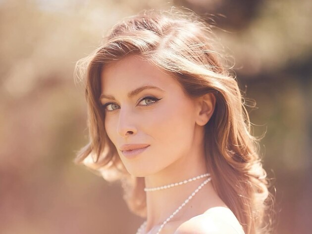 Онука Ротару, яка готується до заміжжя, показалася в білій сукні