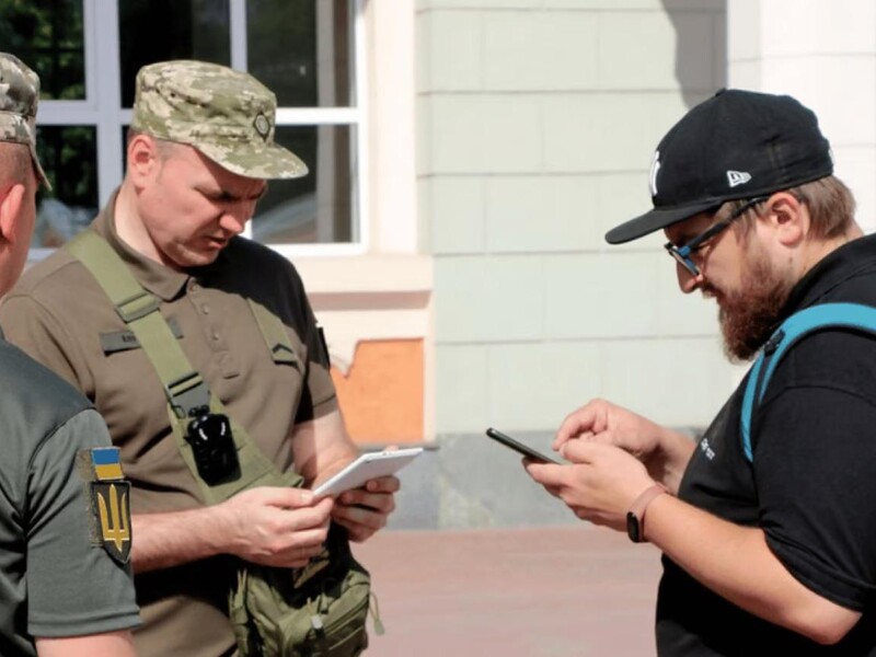 С сегодняшнего дня патрули ТЦК обязаны использовать бодикамеры. Как это будет работать