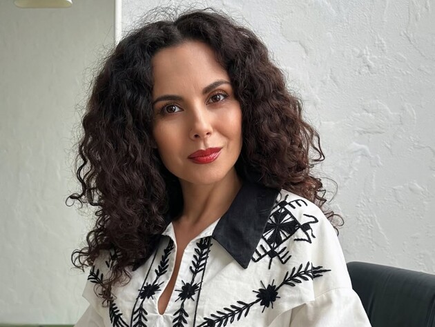 Каменських покинула Україну. Її команда назвала країну, у якій співачка працюватиме після скандалу