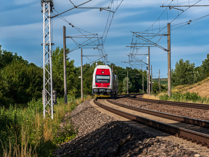 В Германии мужчина столкнул под поезд 16-летнюю украинку, она погибла. Что известно