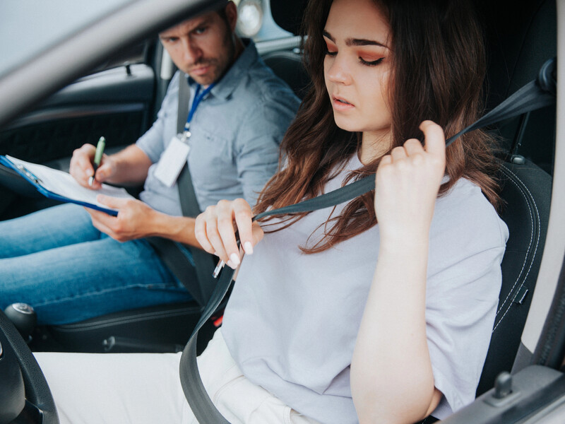 Научитесь этому за рулем – и сдадите на права с первого раза. Четыре навыка, которые спасут от пересдачи