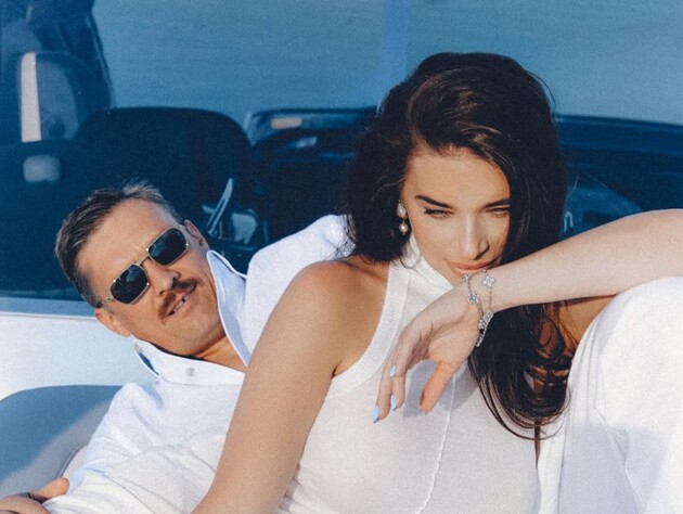 Дружина Усика зворушила мережу фото із чоловіком – як змінювалася пара останні п'ять років