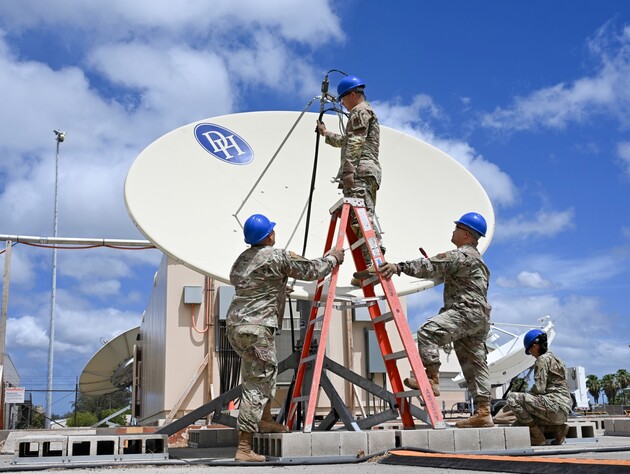 Трамп объявил о переносе штаб-квартиры космических сил США