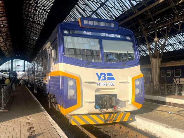 Через нічний обстріл РФ затримується 20 поїздів 