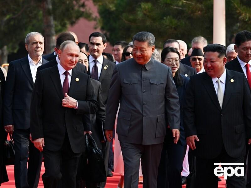 Трамп вывел Путина из международной изоляции "как будто войны и не было" – NYT