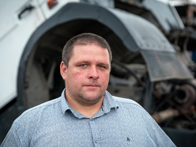 Чиновник у Харкові забронював понад 400 чоловіків. Його дружина купила дві нові Tesla – антикорупціонери