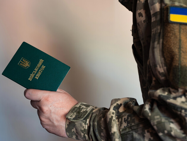 Во время проверки военно-учетных документов мужчина укусил полицейского