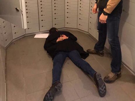 Правоохранители задержали двух злоумышленников, завладевших 33 млн грн компании – Луценко