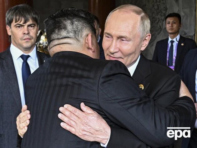 Ким Чен Ын посетил Китай с вероятной наследницей, обнял Путина и получил приглашение в Россию