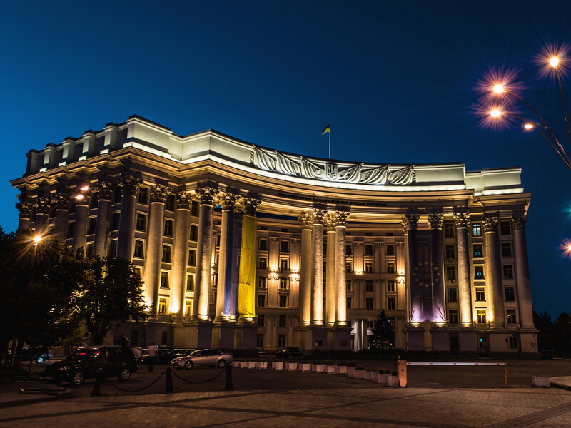 У МЗС України назвали країни, де готові прийняти саміт Путіна й Зеленського