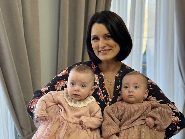 Глинская показала, как проходит ее день с маленькими дочерьми. Видео