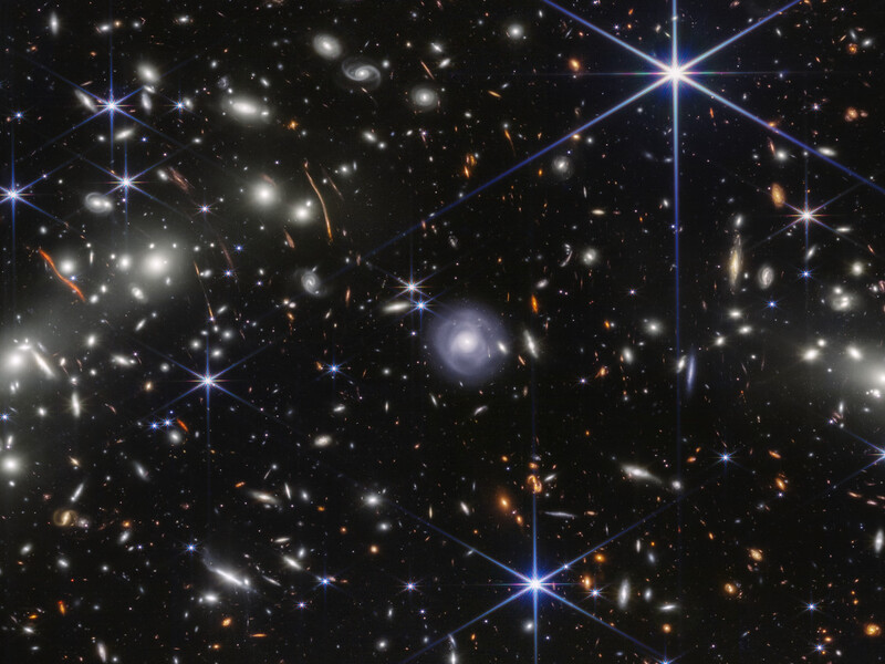 Астрономы обнаружили уникальную черную дыру в 50 млн масс Солнца. В чем ее особенность