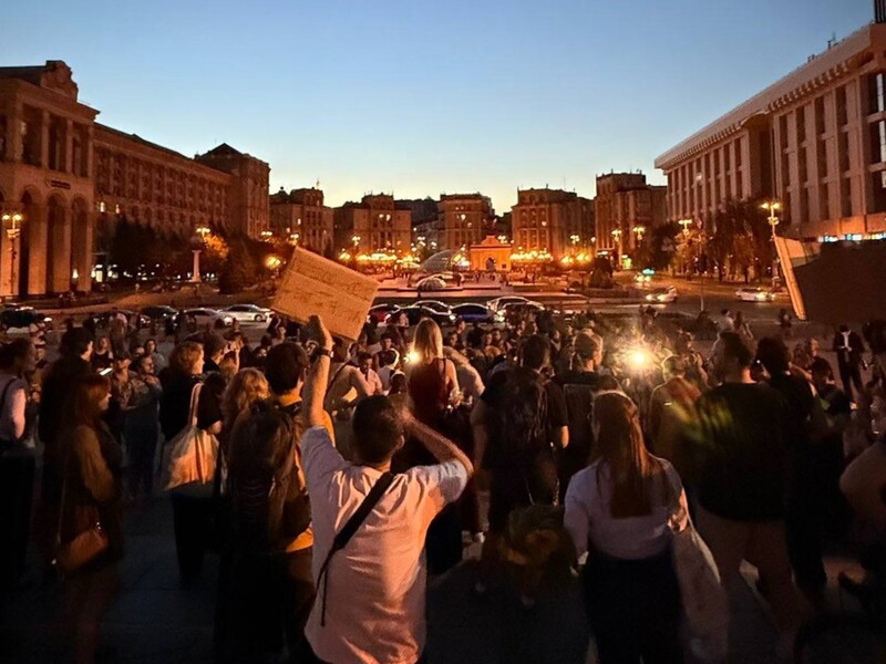 "Служба – не рабство". В Киеве люди вышли на протест против усиления ответственности военных за СОЧ