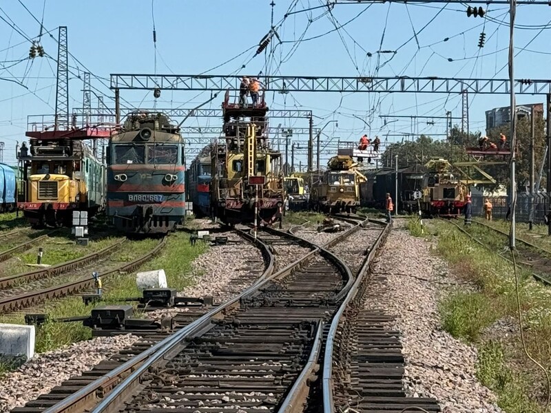РФ обесточила железную дорогу возле Славянска. Где сбился график поездов